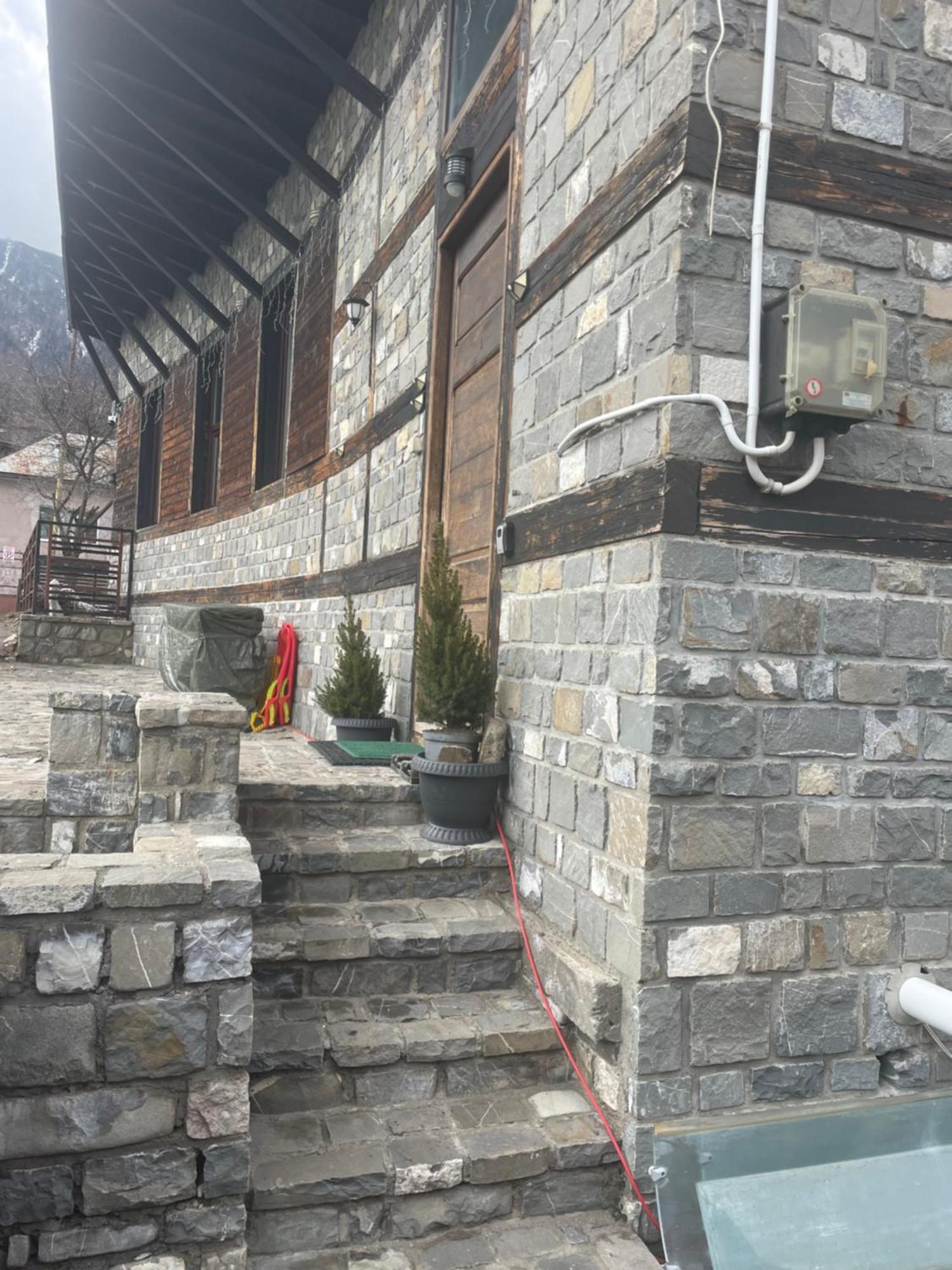 Casuta De Piatra Villa Busteni Bagian luar foto